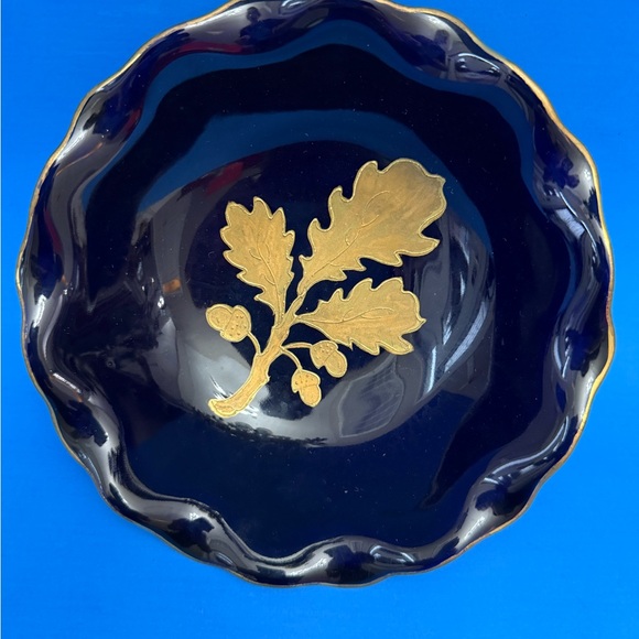 Jlmenau dish in a stunning cobalt blue with gold oak leaves & edged in gold. EVC - Picture 3 of 7